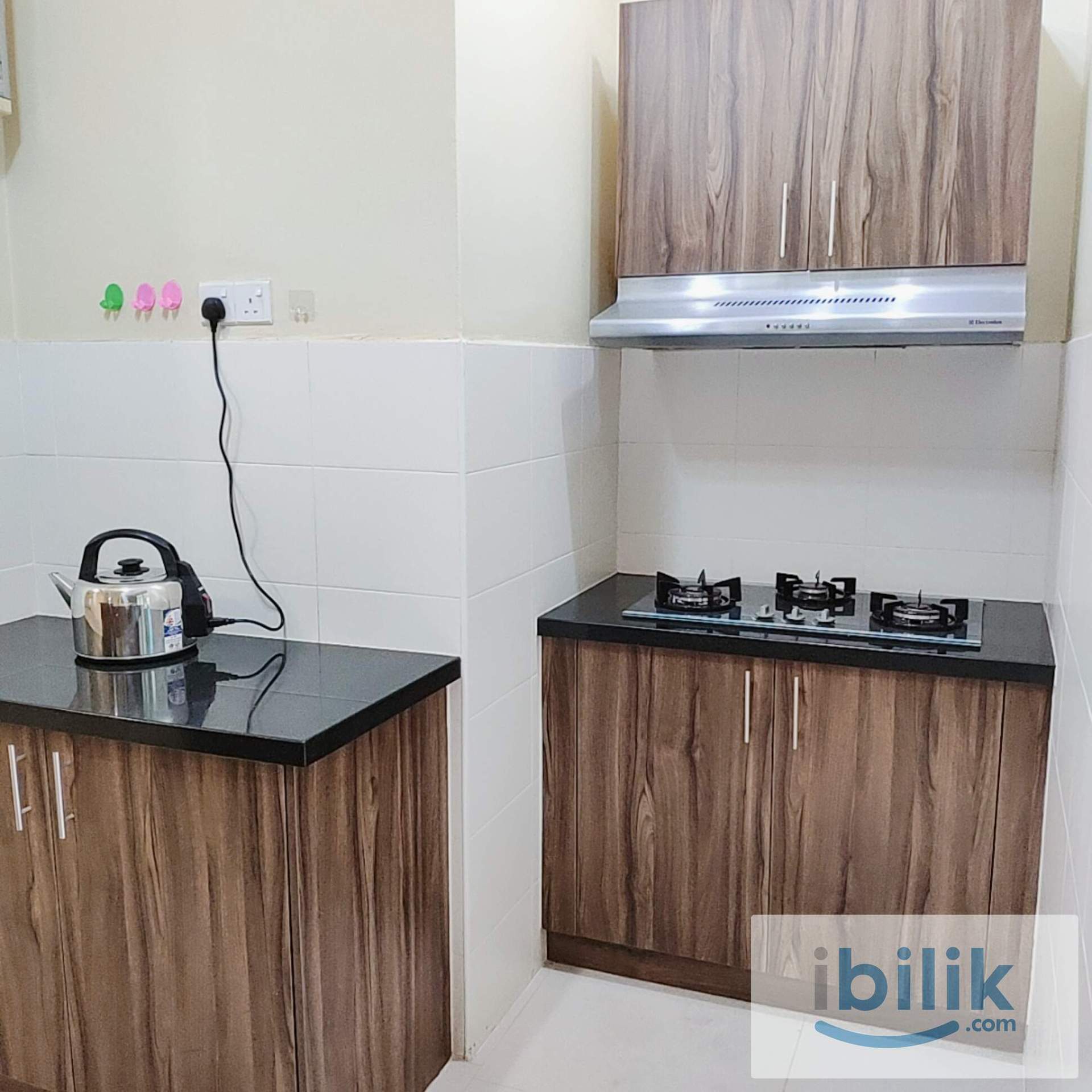 Olive Hill. Middle A/C Room near UPM MRT at Bayan Villa, Bukit Serdang - Image 7