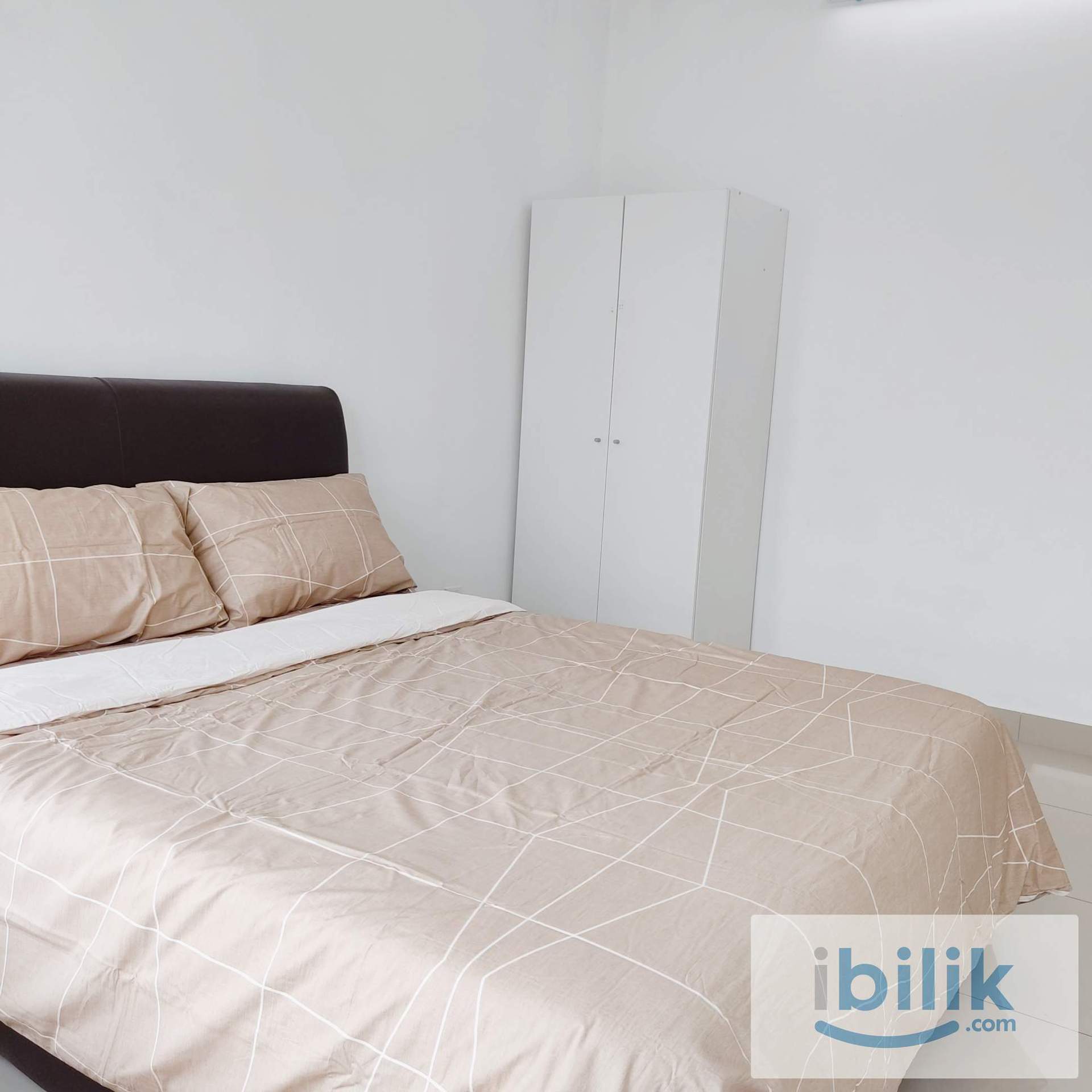 Free 1st Month. Condo Master Room, Private Bath near UPM, MRT - Image 2