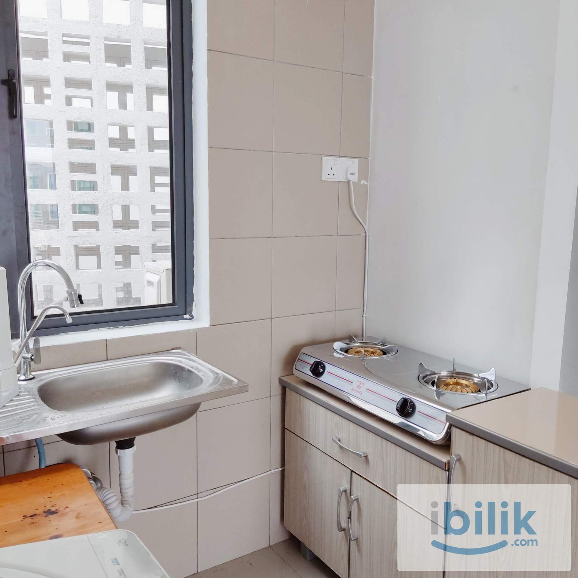 Free 1st Month. Condo Master Room, Private Bath near UPM, MRT - Image 5