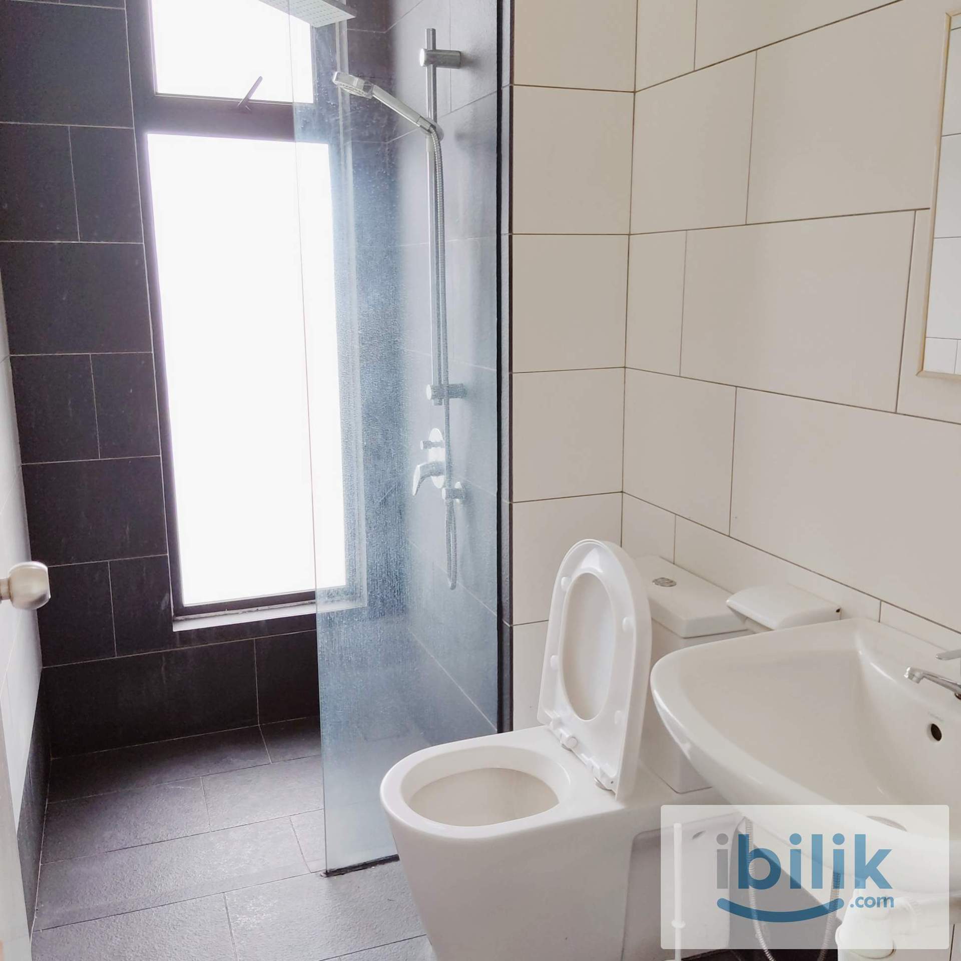 Free 1st Month. Condo Master Room, Private Bath near UPM, MRT - Image 6