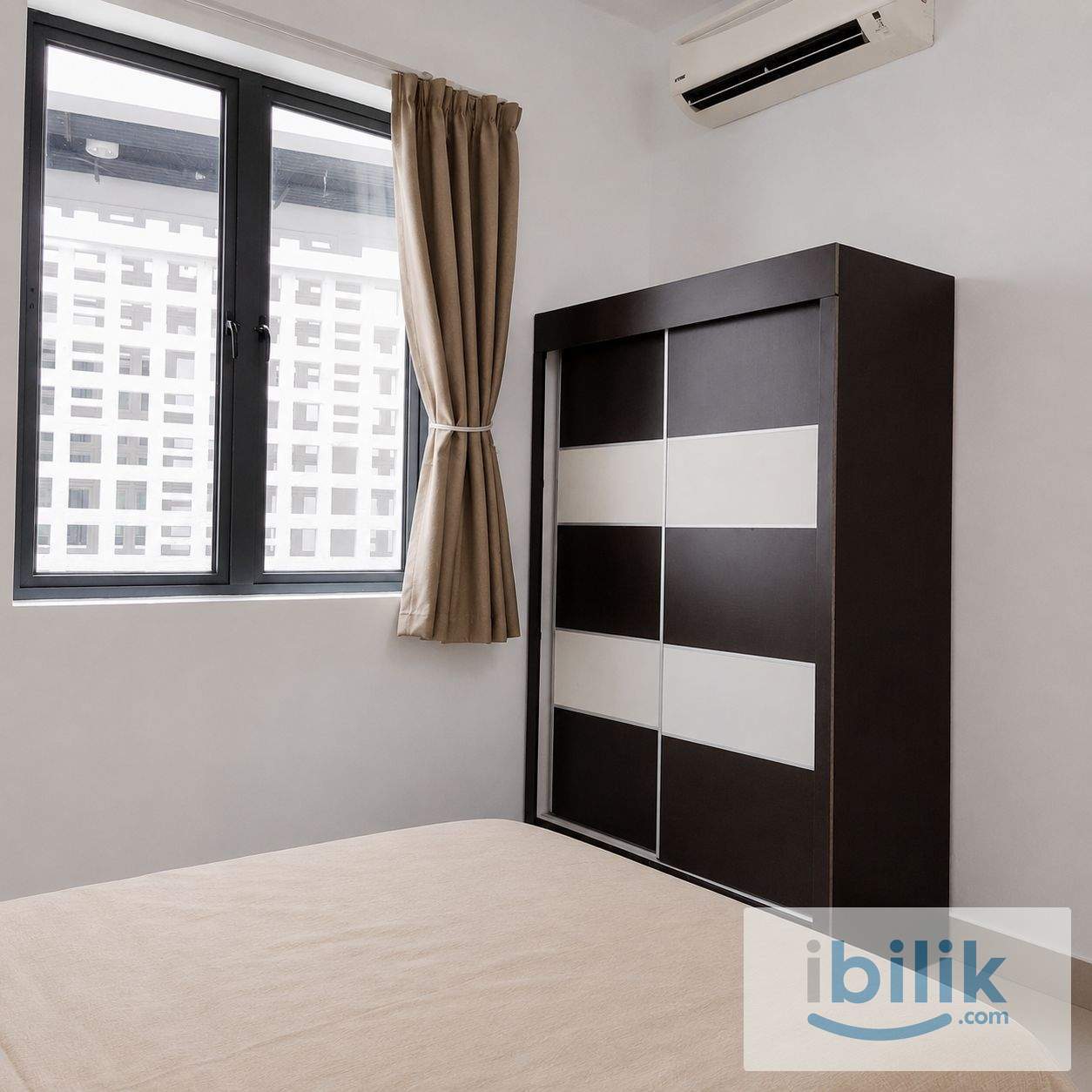 UPM: Middle Room, AirCon Hot Bath, Bus to MRT, Univ 360 - Image 1