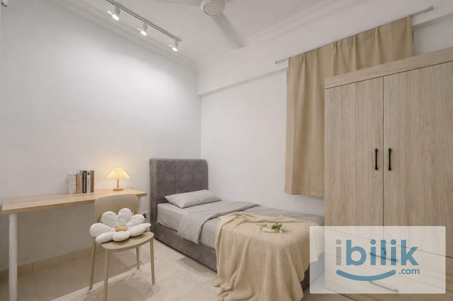 KOI TROPIKA BALCONY ROOM FOR RENT  - Image 3