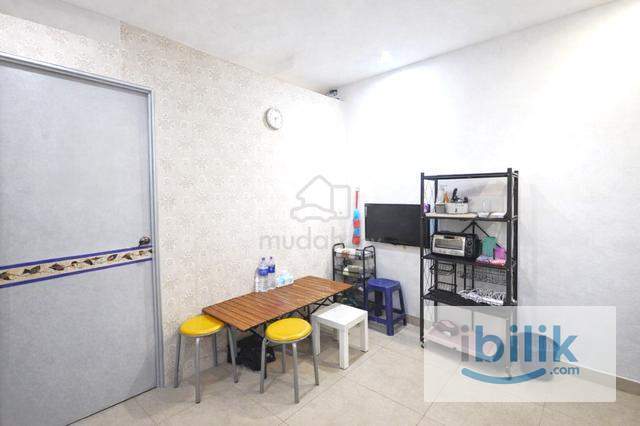 Cozy Balcony Room at Menara U2, Seksyen 13, Shah Alam (3 mins walk to MSU & AEON Shah Alam) - Image 3