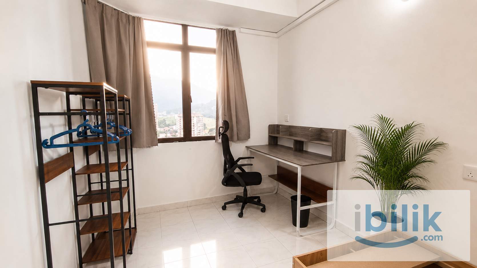 NEWLY RENOVATED SPACIOUS MIDDLE BEDROOM (Female-Only Unit)  Midlands Condo, Pulau Tikus - Image 2