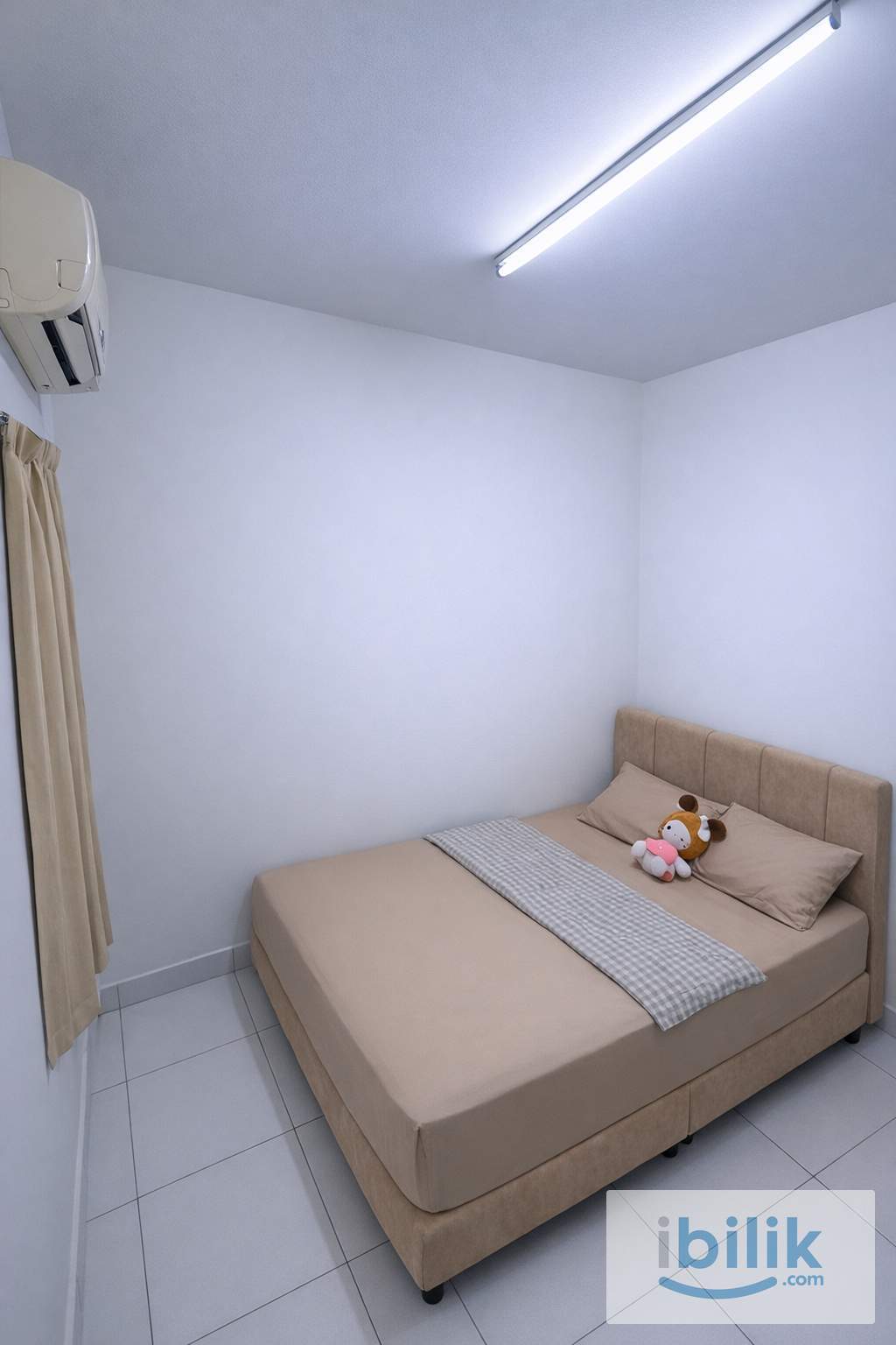 Middle Room - Image 1