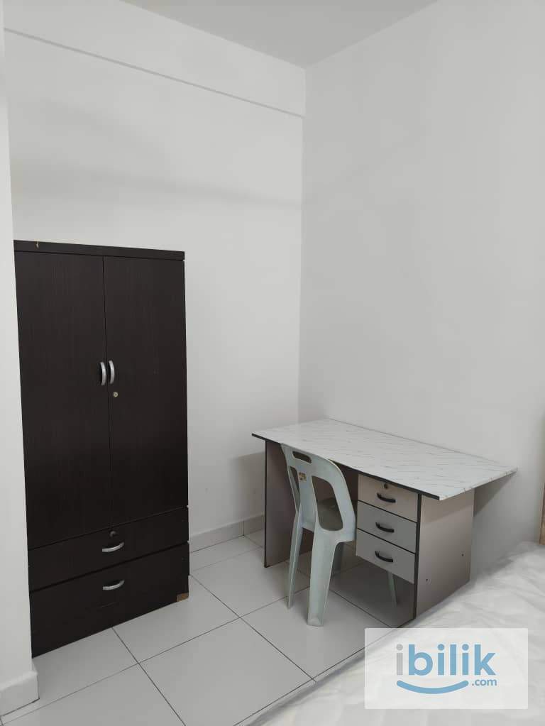 Middle Room - Image 2