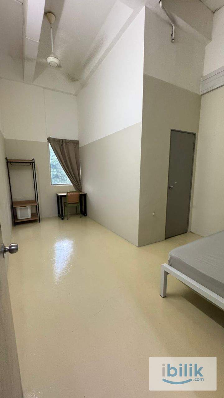 Comfy room at Taman Sri Muda, Shah Alam🏡 0 Deposit💸 Free High Speed Wifi🌐 - Image 3