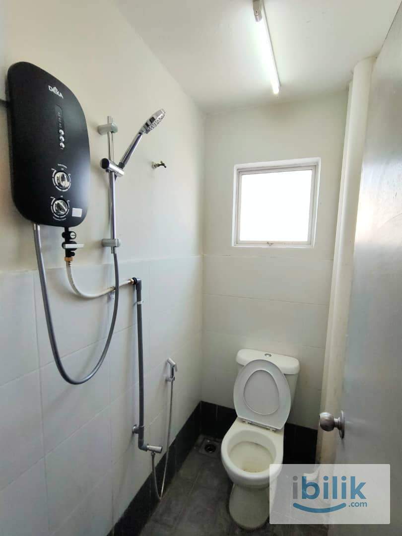 Comfy room at Taman Sri Muda, Shah Alam🏡 0 Deposit💸 Free High Speed Wifi🌐 - Image 6
