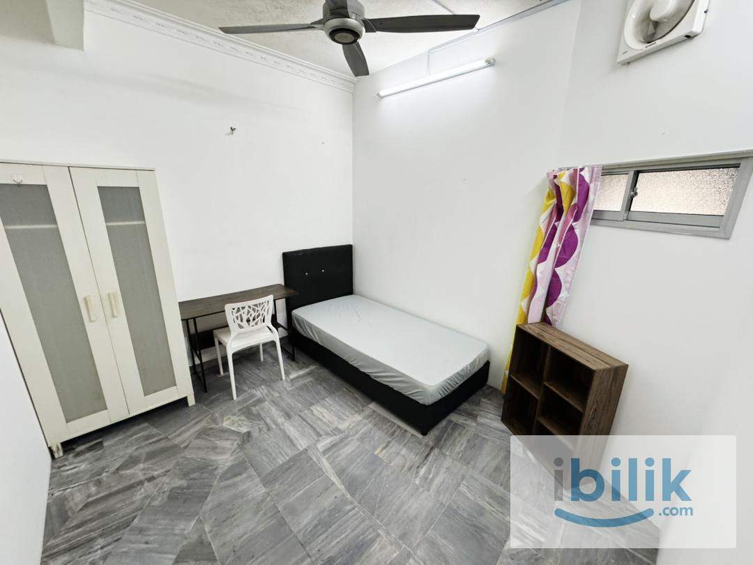 Comfy room at Bandar Utama🏡 0 Deposit 💸 Free High speed Wifi 🌐 - Image 1