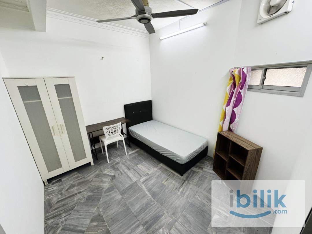 Comfy room at Bandar Utama🏡 0 Deposit 💸 Free High speed Wifi 🌐 - Image 3