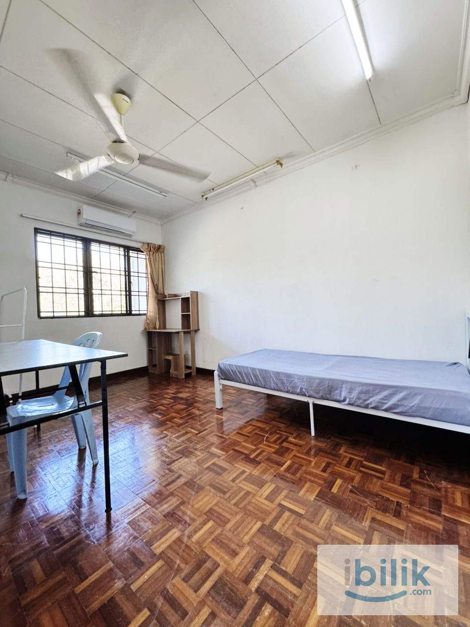 Middle room at Bandar Utama🏡 0 Deposit💸 Free High Speed Wifi🌐 - Image 1