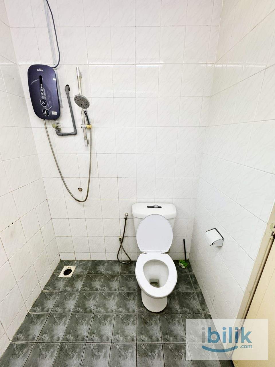 Middle room at Bandar Utama🏡 0 Deposit💸 Free High Speed Wifi🌐 - Image 5