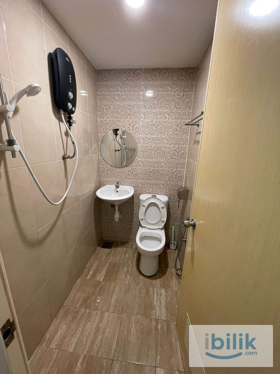 COZY ROOM FOR RENT WITH PRIVATE ROOM & TOILET✅ 5 MIN WALK TO MONOREL HANG TUAH🚎🚶 - Image 3