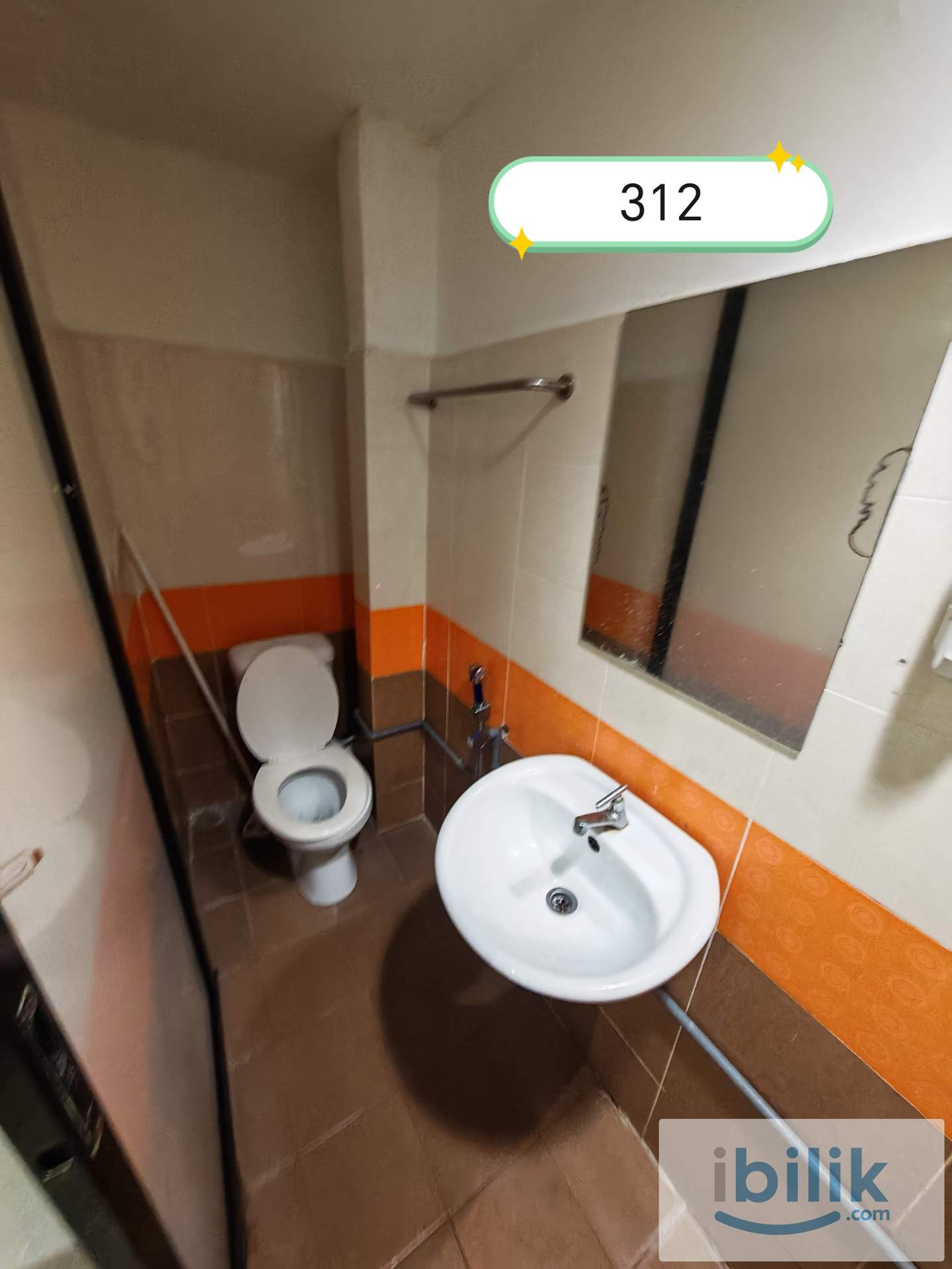 Private Bathroom, 5 Min to Hospital Kajang , 5 Min walk to mrt stadium Kajang🚎  - Image 3