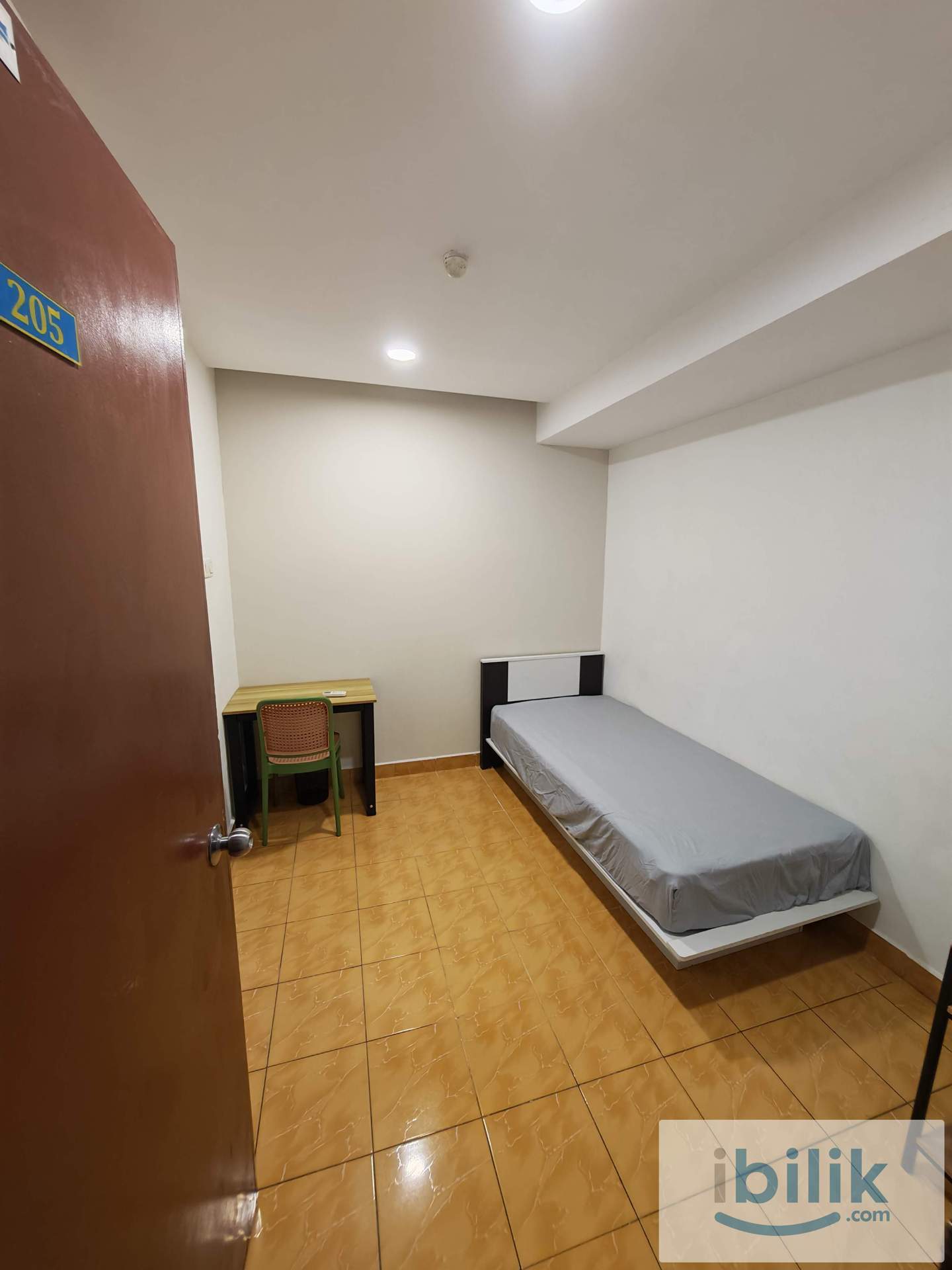 Low Deposit Room Near Mrt 🚀 1 Stop to UPM 🚎 Private Bathroom 🚽🔥 - Image 1