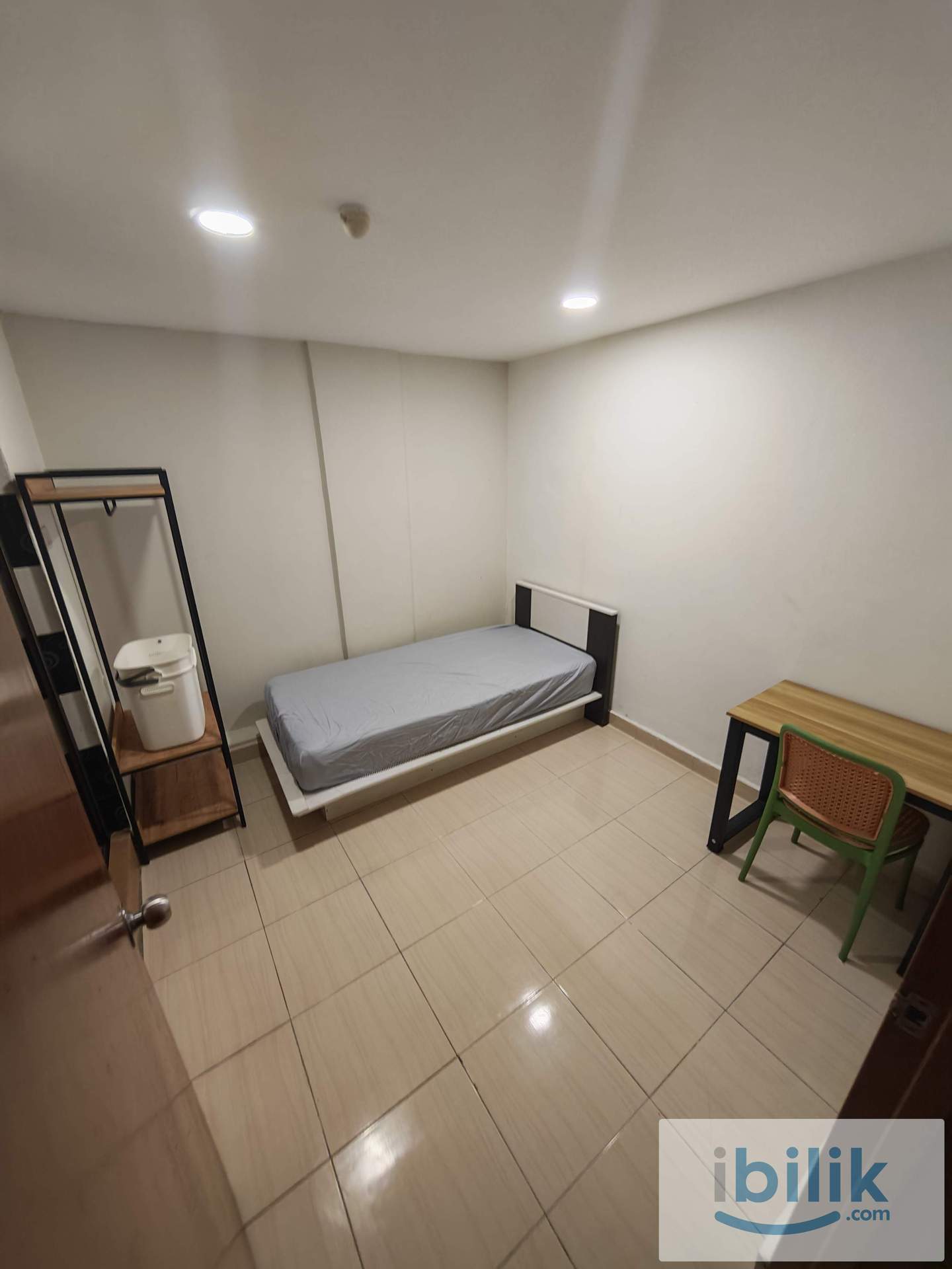 Low Deposit Room Near Mrt 🚀 1 Stop to UPM 🚎 Private Bathroom 🚽🔥 - Image 4