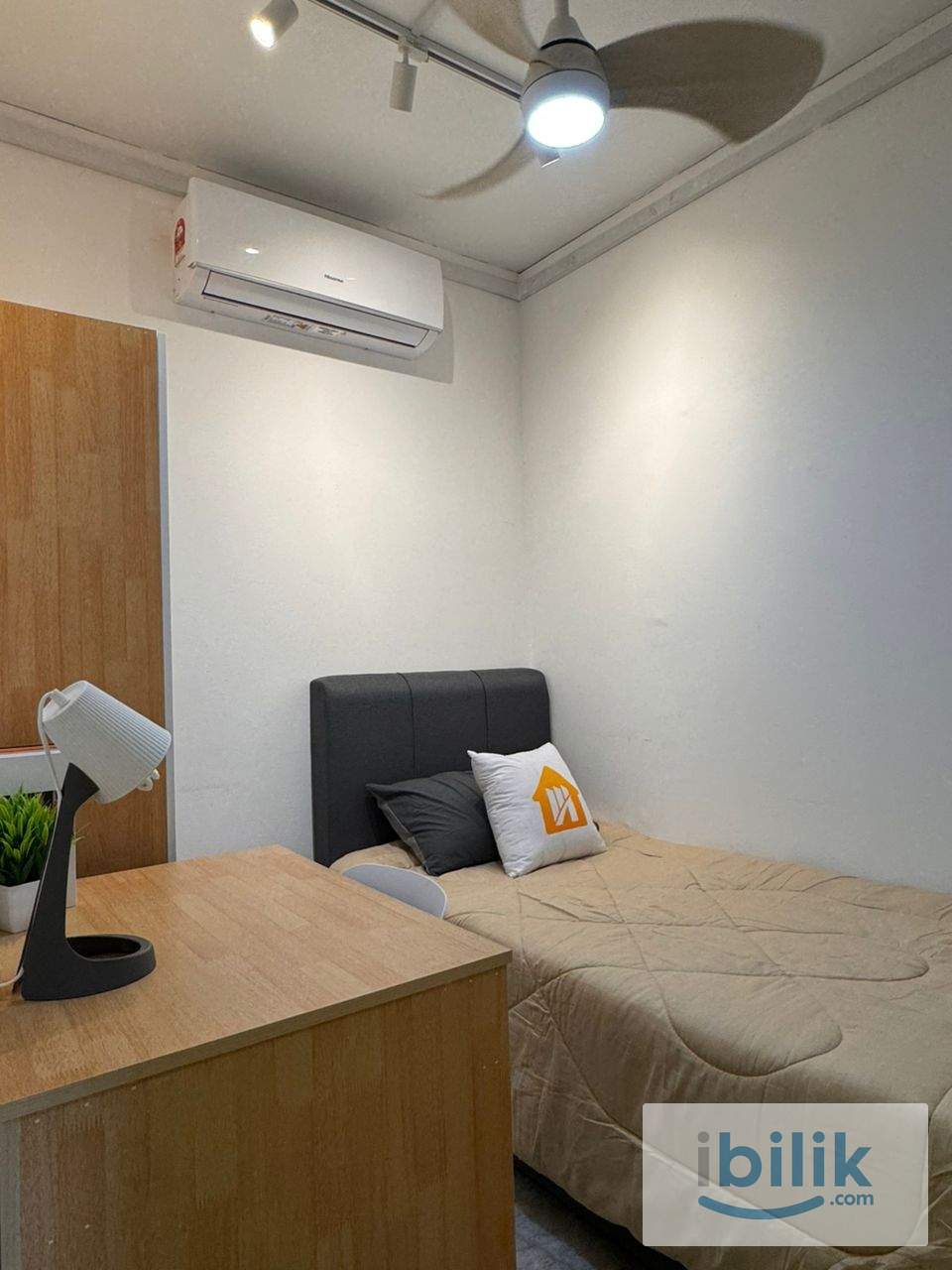 ‼️NEAR RAPID KL BUS ⭐️ Residensi Riamas, Single Room Fully Furnished @ NEW Aircond Wardrobe Table Chair Mattress - Image 1