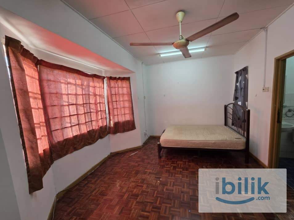😍5 mins walk to LRT Station! rooms to rent!😍 Bandar Kinrara  - Image 1