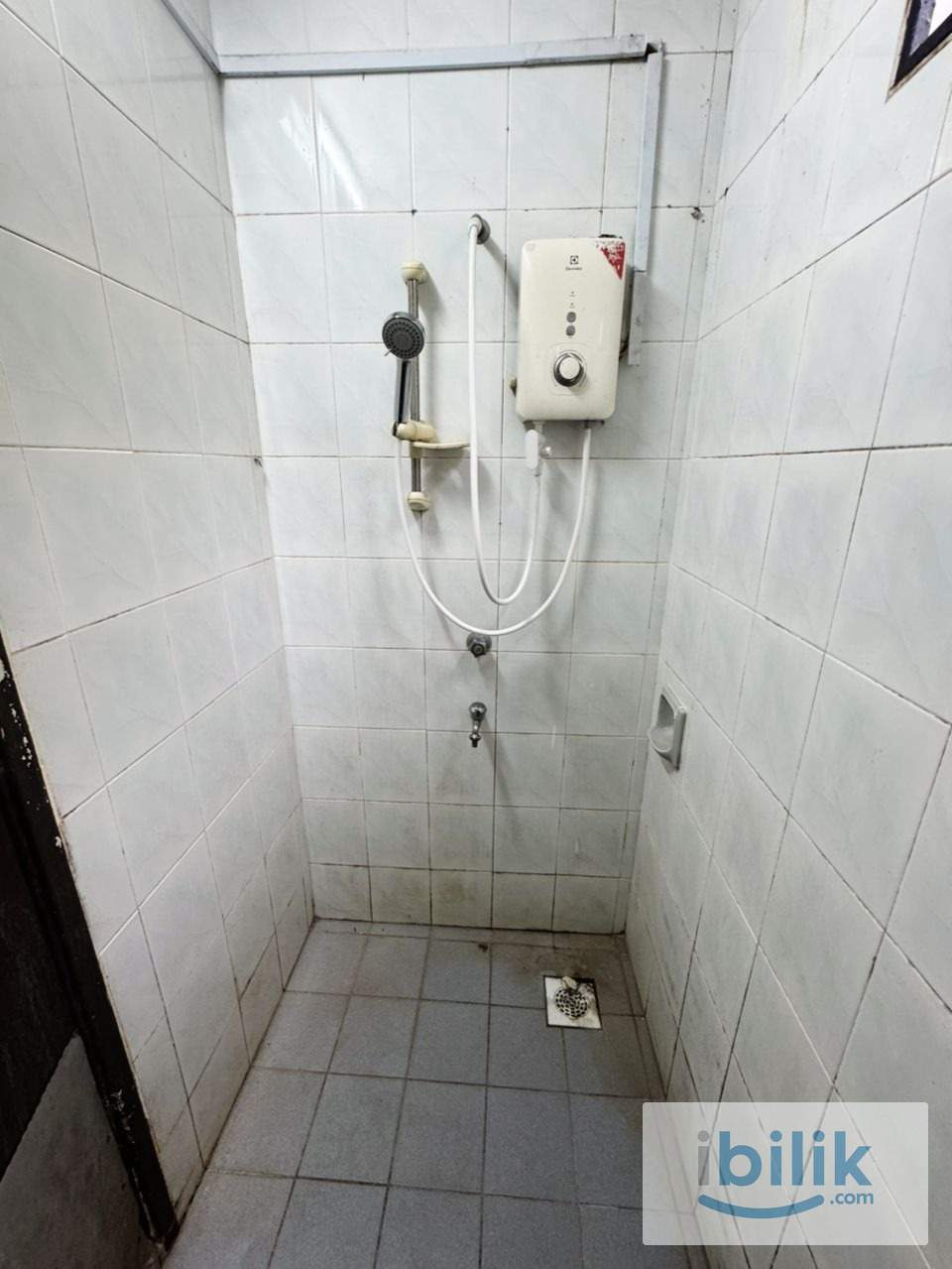 Near One Utama mall 🛌 Room for Rent with ❄️ Air-Cond @ Bandar Utama I JALAN BU11/7  - Image 5