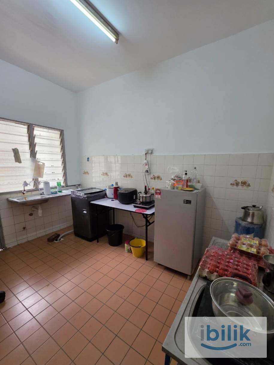 🔥🔥  STRATEGIC LOCATION ROOMS   📍 PUCHONG JAYA 🚆 EASY ACCESS | 🛍️ SHOPPING & FOOD NEARBY - Image 1