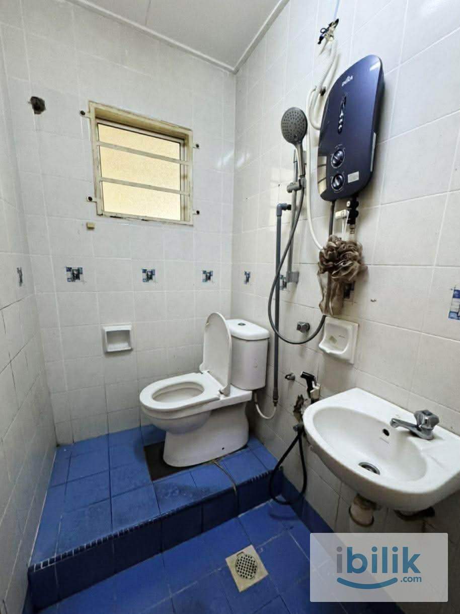 Aircon Fully Furnished Medium Room to let PJS 9/Sunway Pyramid  - Image 2