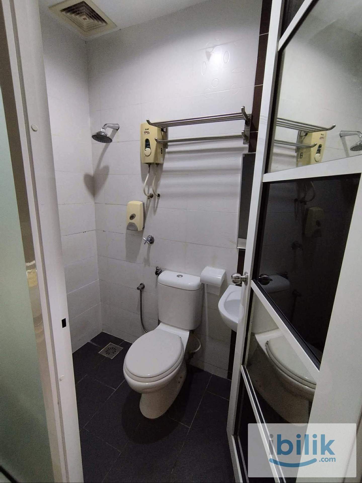 Master Room walking distance to One Utama Gated Guarded area ✨💫🌟 - Image 2