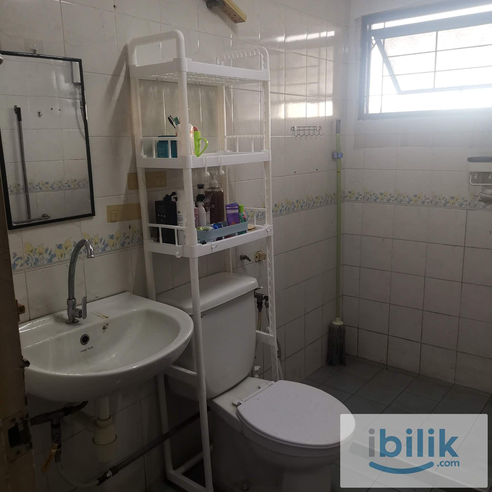 Female room available. - Image 4