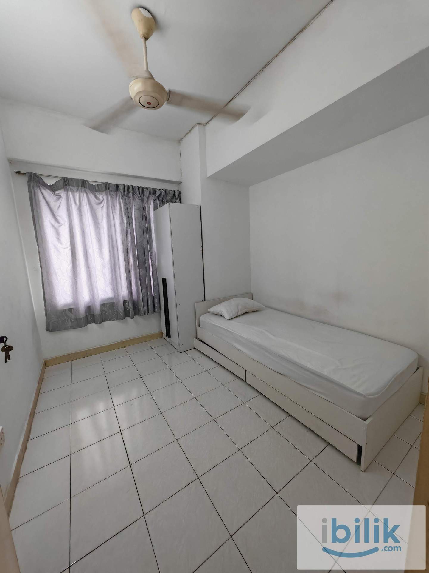Female room available. - Image 1