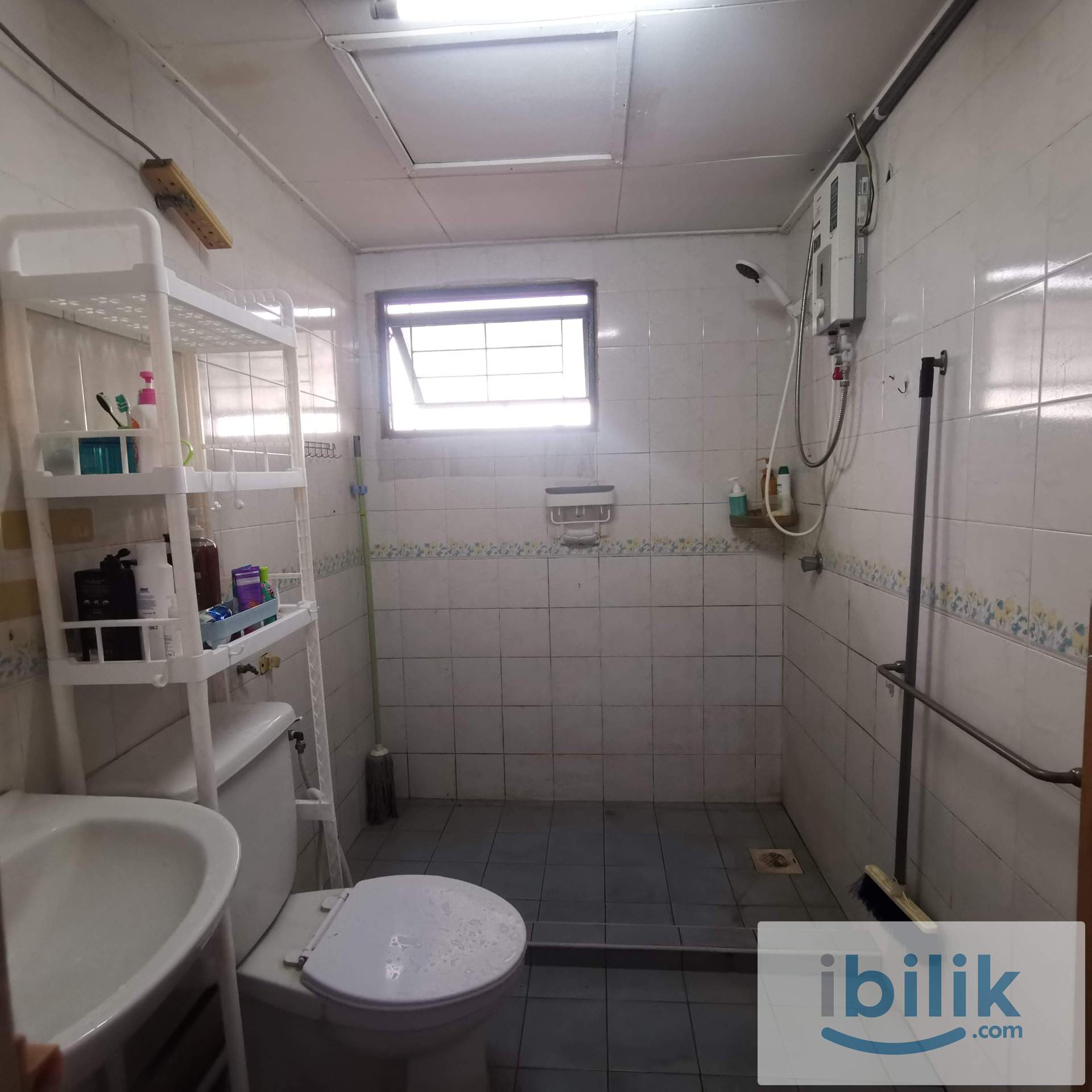 Female room available. - Image 3