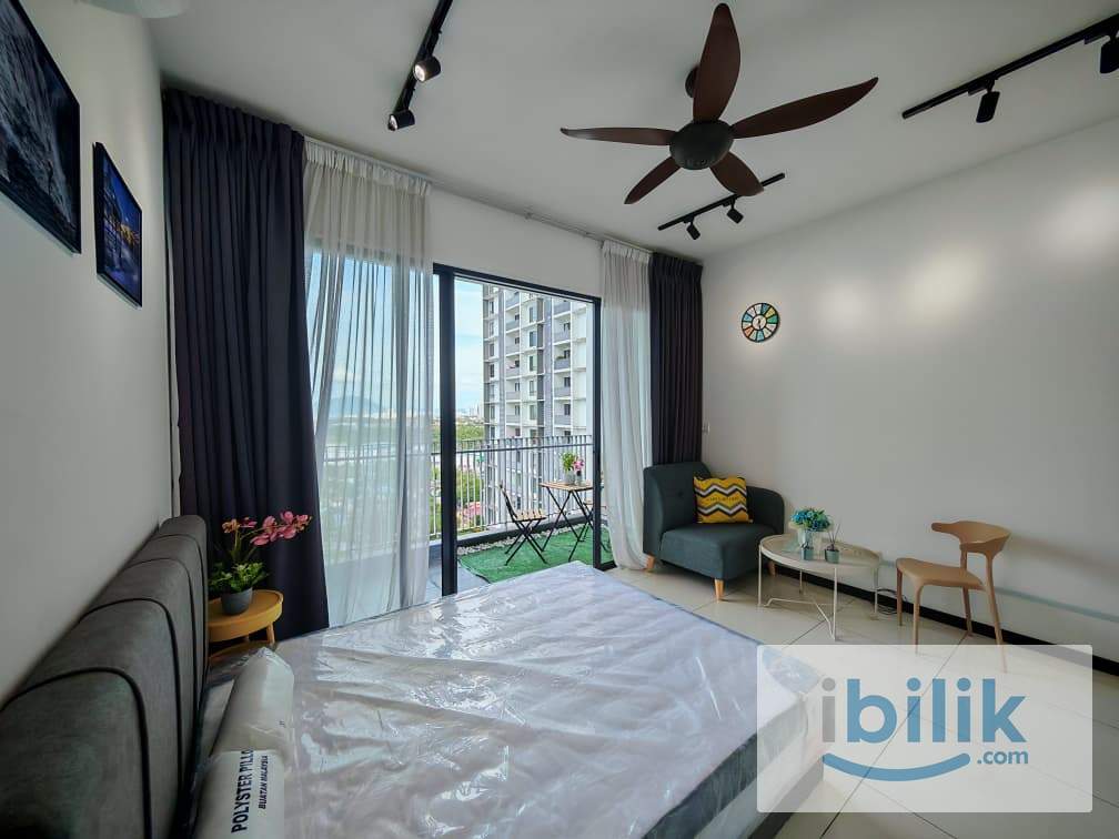  Cozy Modern Balcony Rooms For Rent With Pool View @ Butterworth  - Image 1