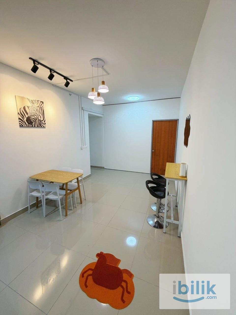 Fully furnished Middle room for rent - Image 3