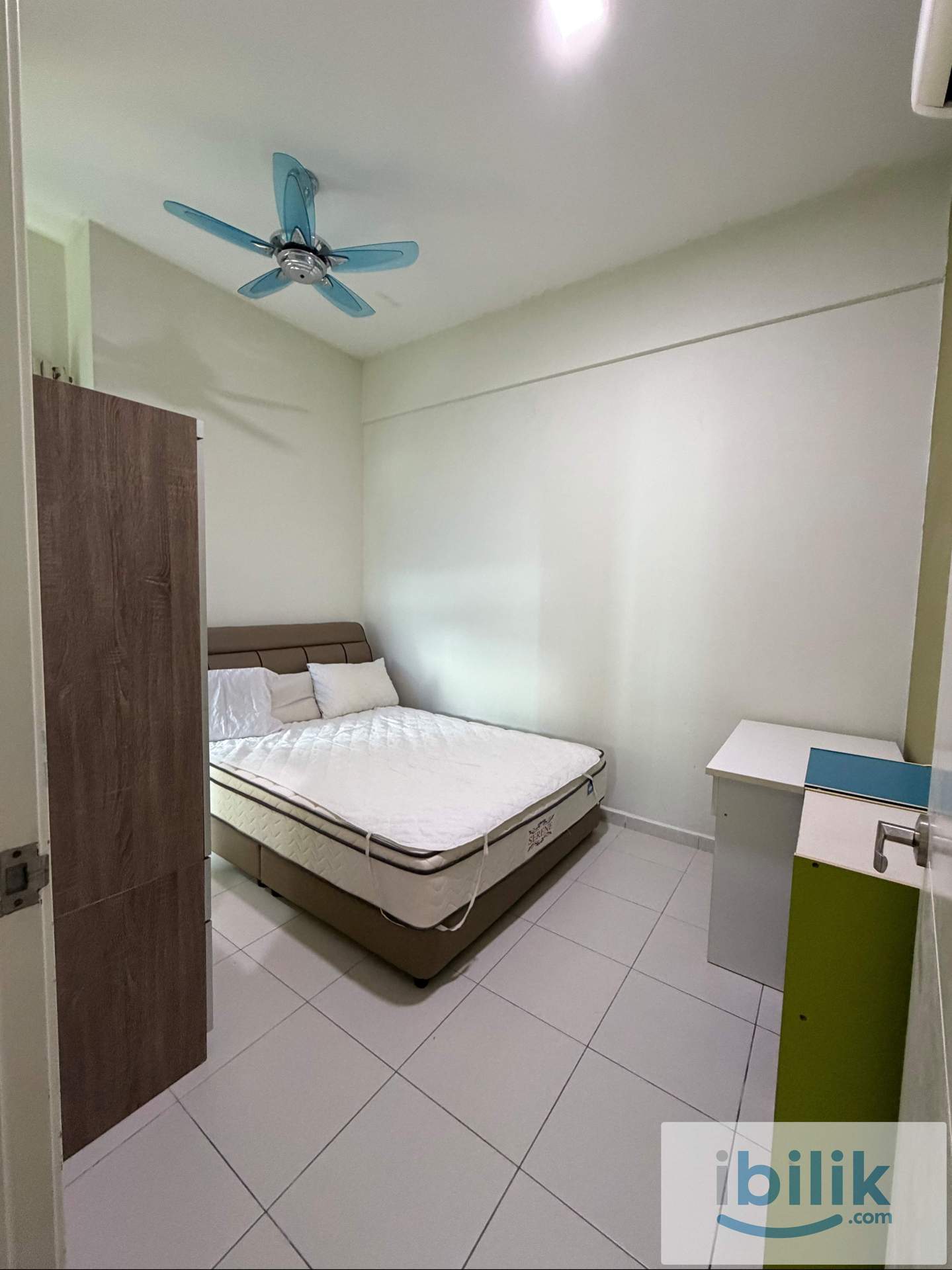 Penang Bayan Lepas Middle/Queen Size Bedroom @ One Imperial Condominium - Image 2