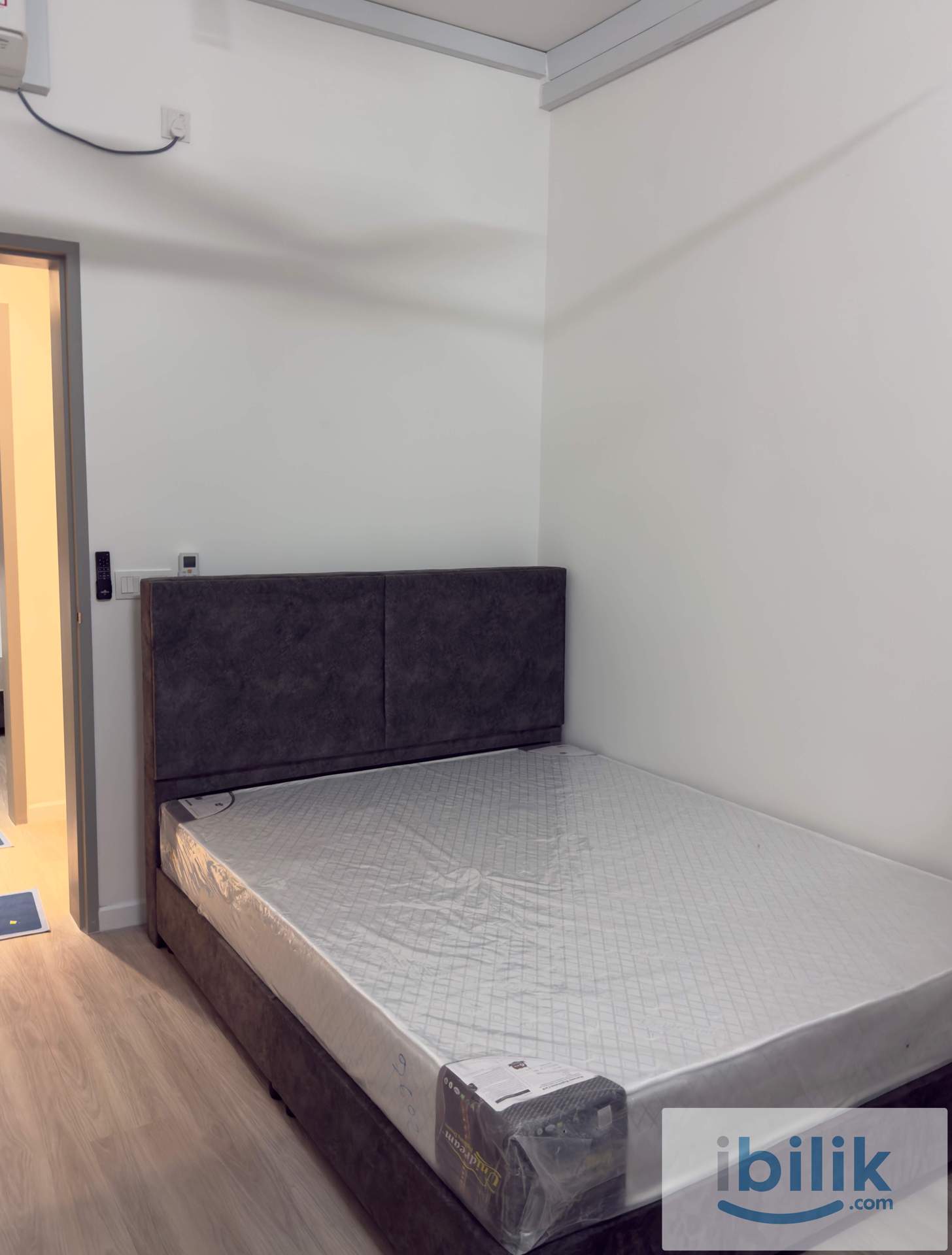 Rental Room Lakefront Residence  - Image 7