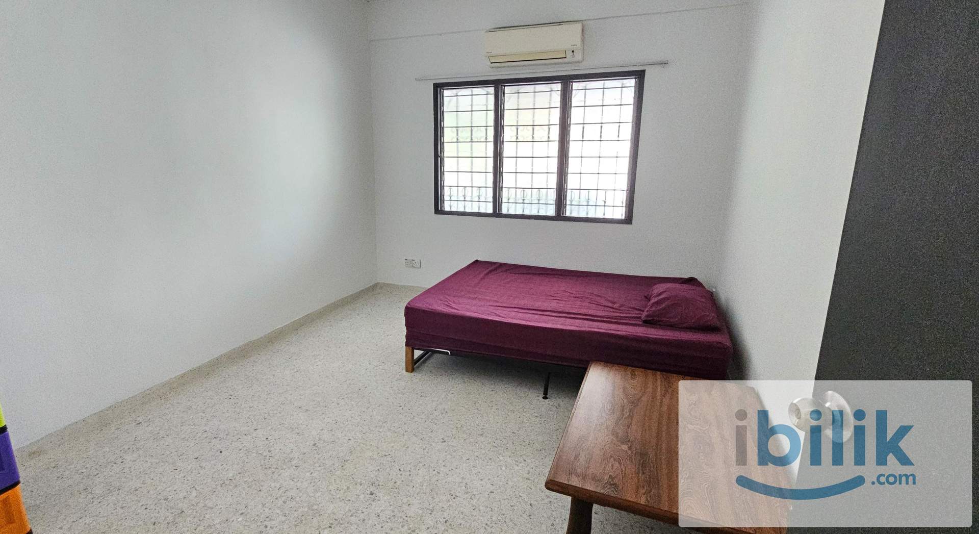 Master bedroom with private bathroom  - Image 1