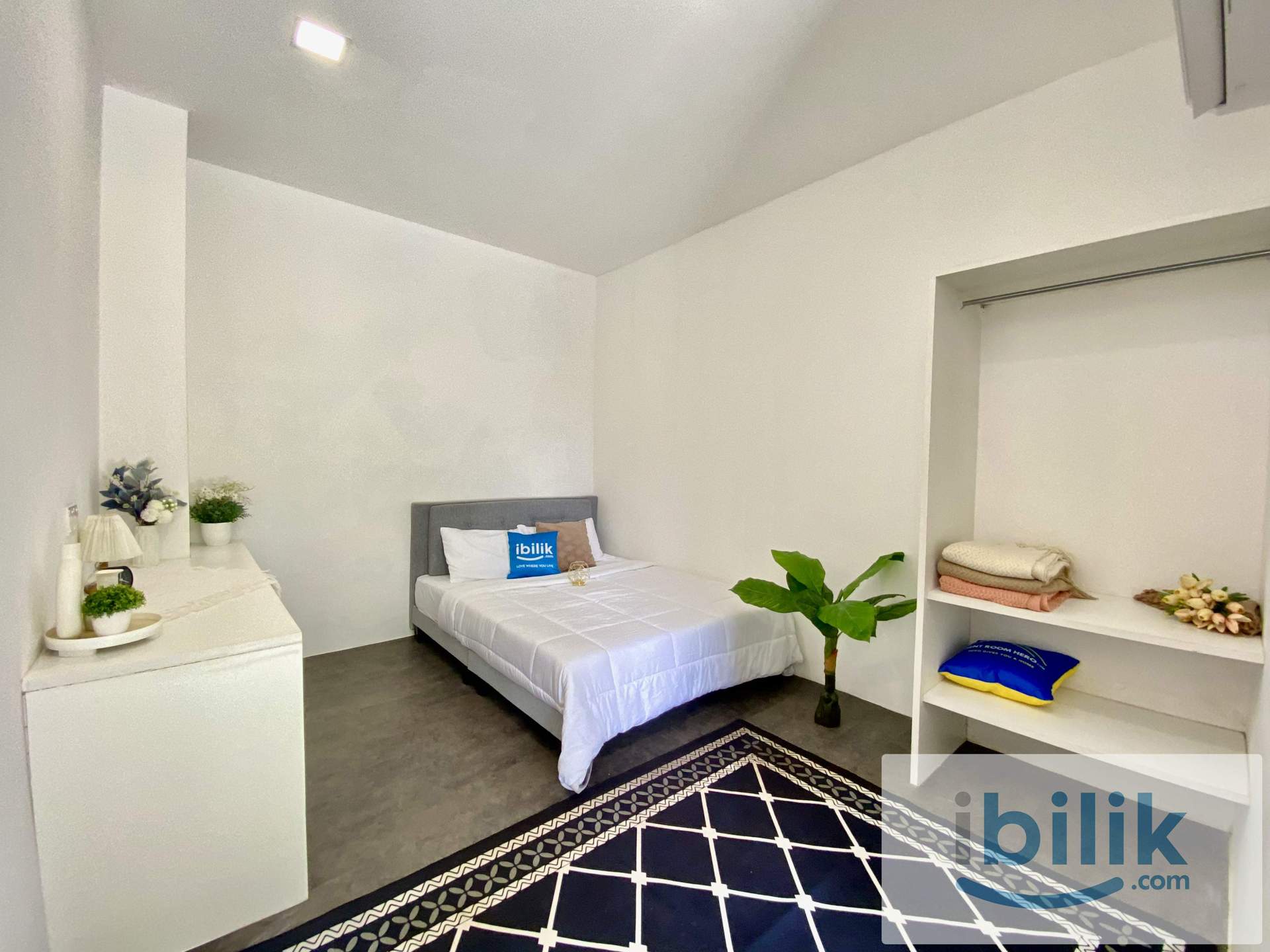 ⭐️Paroi Seremban ☁️Cozy Queen Bed Room attached with Washroom 👍One Month / Zero / Flexible Deposit ✅️Move-in ready - Image 1
