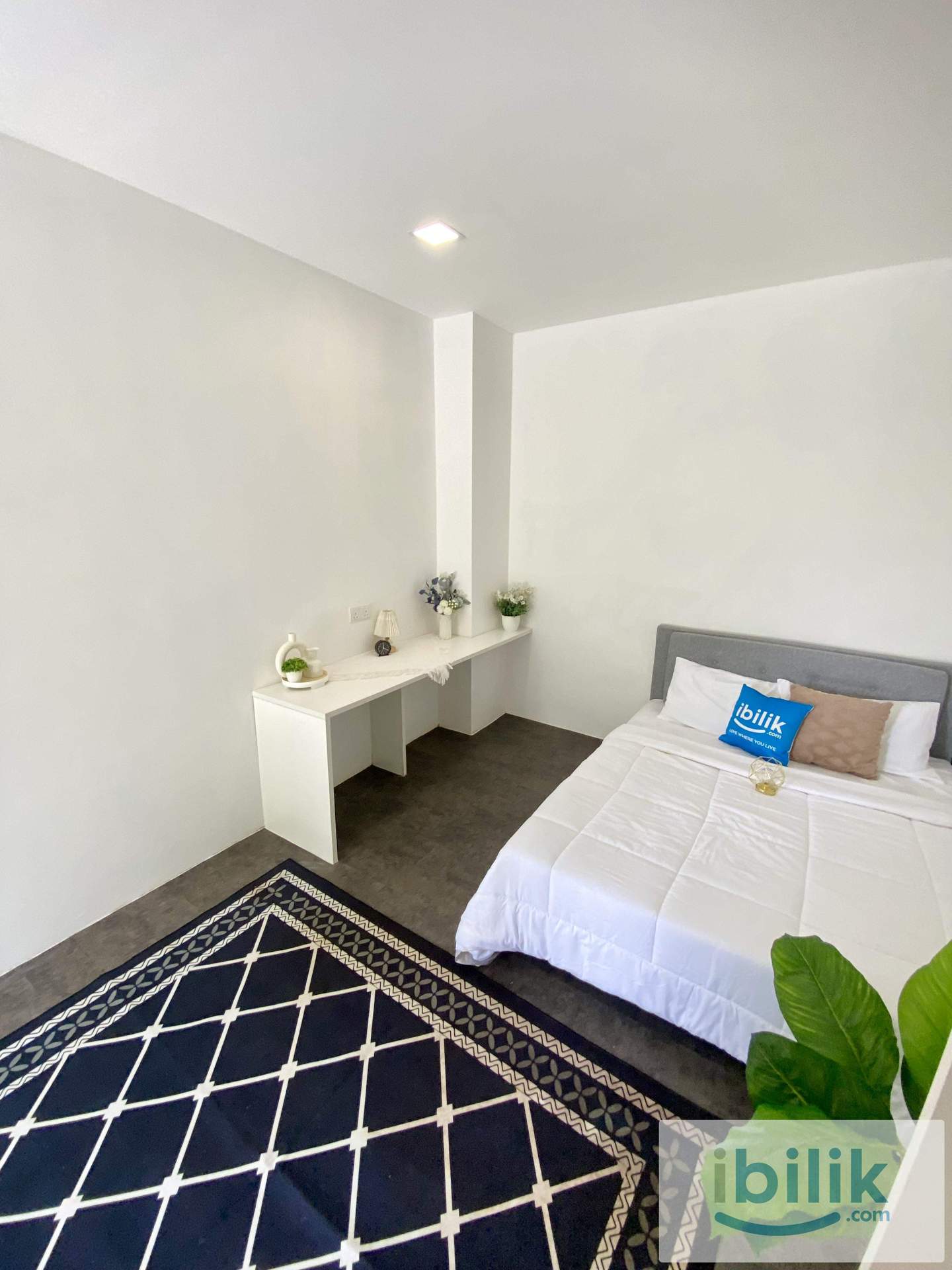 ⭐️Paroi Seremban ☁️Cozy Queen Bed Room attached with Washroom 👍One Month / Zero / Flexible Deposit ✅️Move-in ready - Image 2