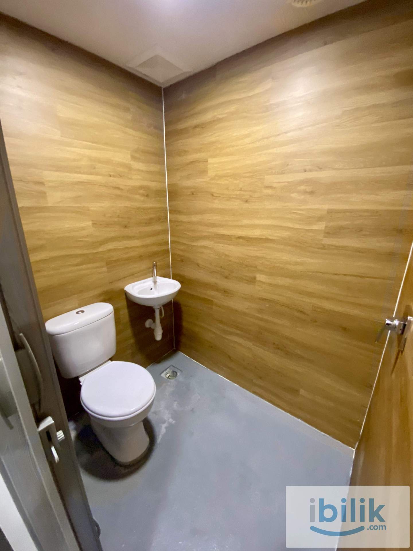 🔥BEST DEAL 📍Seremban 🤩Cozy Queen Bed Room attached with Private Washroom ✅Move-in Ready 🏆FREE Wi-fi - Image 3