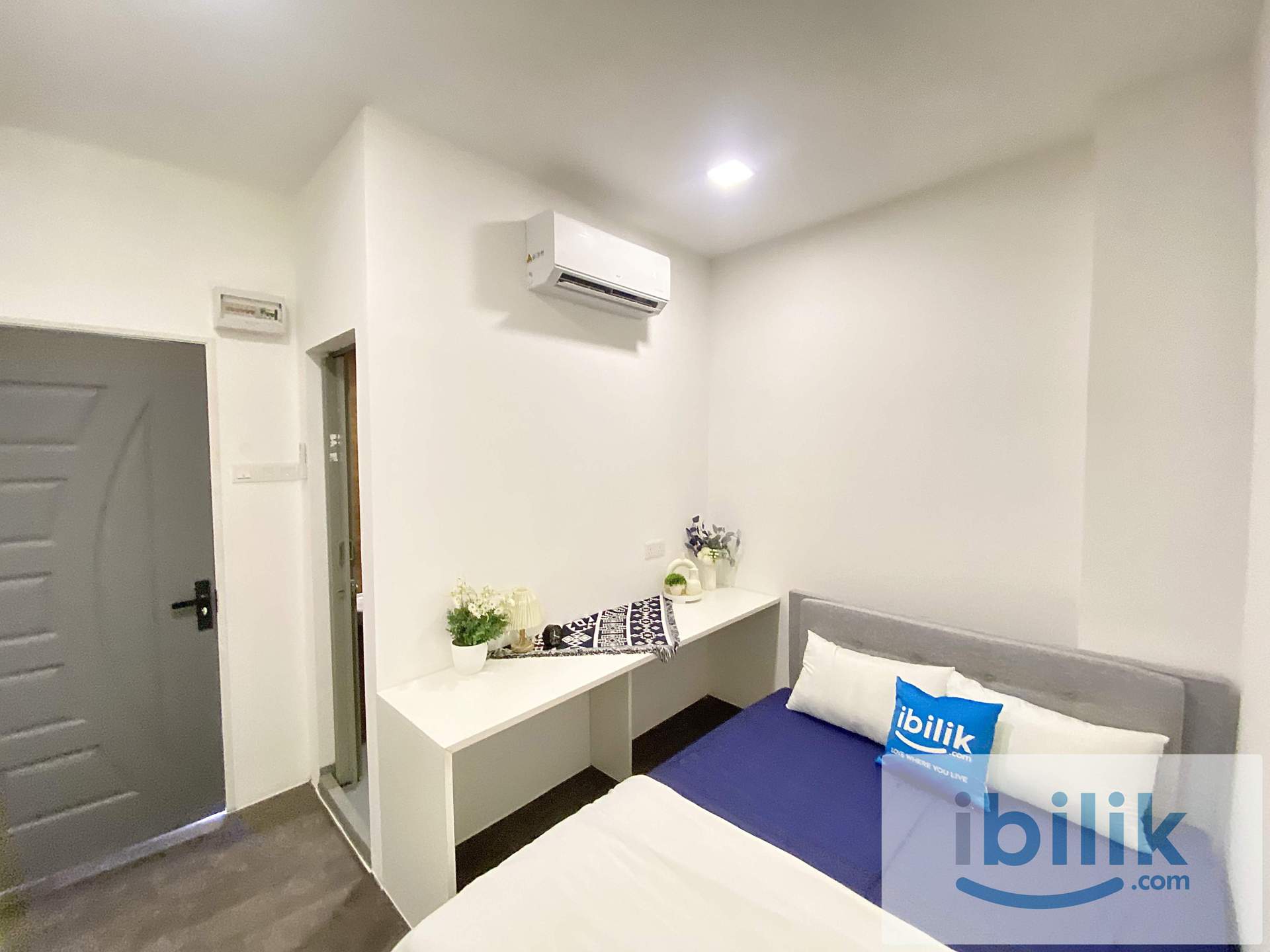 📍Seremban ❤️Cozy Queen Bed Room attached with Washroom ✅One Monthe / Zero / Flexible Daposit ⚡️Move-in Ready - Image 1