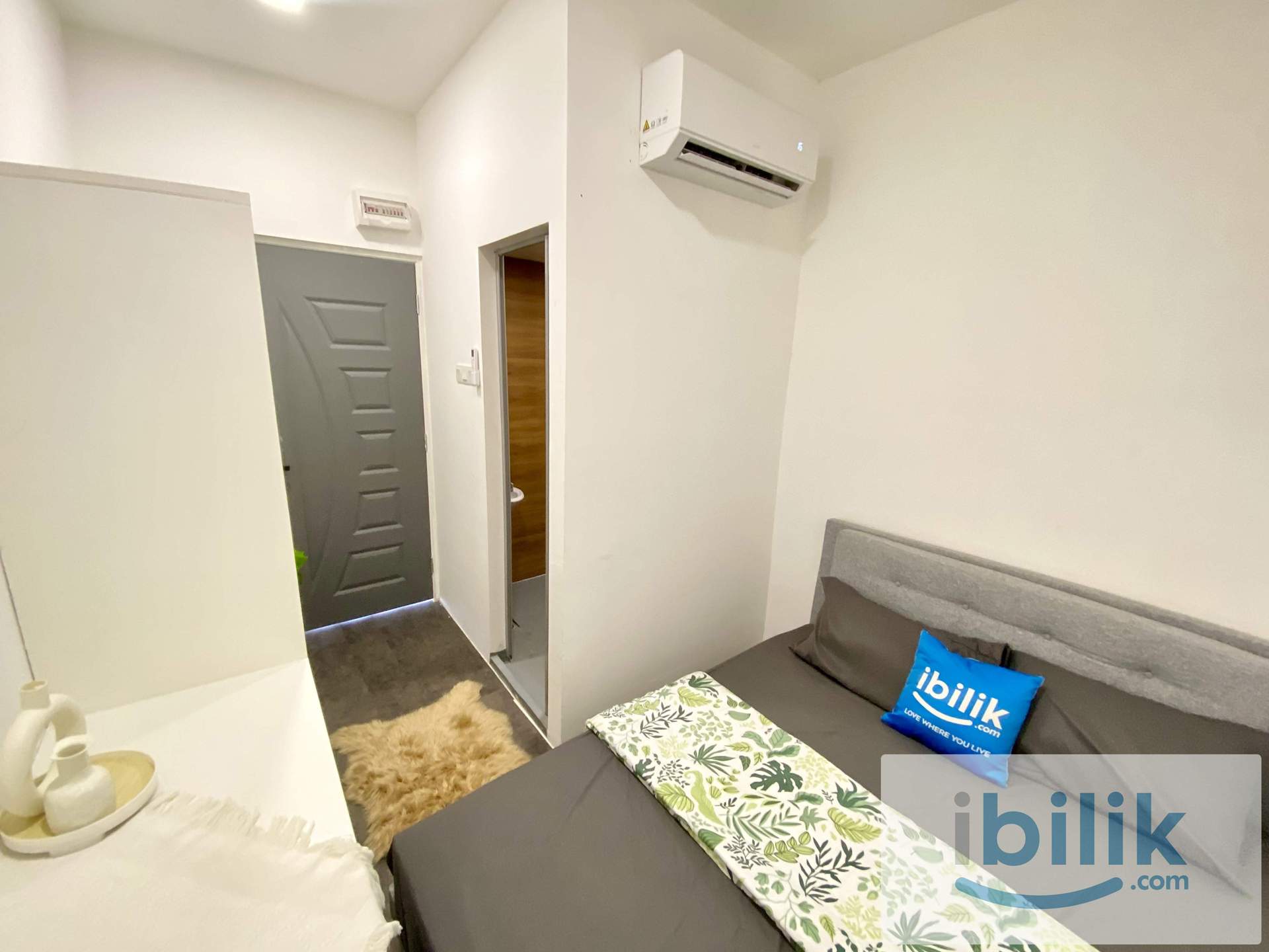 🔑Limited 📍Paroi Seremban ❤️Cozy Queen Bed Room attached with Washrom 🔥Move-in Ready 🤯Zero / One month depo - Image 1