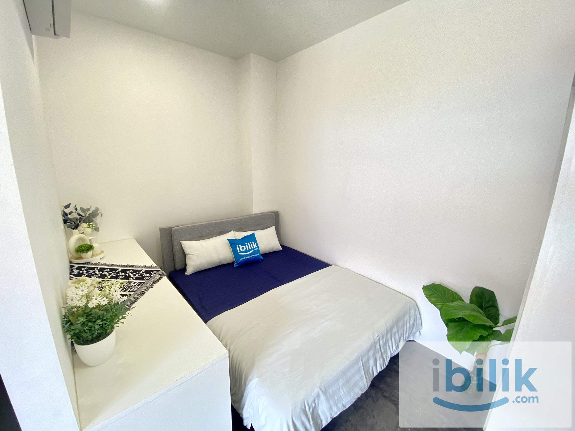 😱BEST DEAL 📍Paroi Seremban ❤️Fully furnished Queen bed room attached with washroom 😏Zero / One month Deposit - Image 2