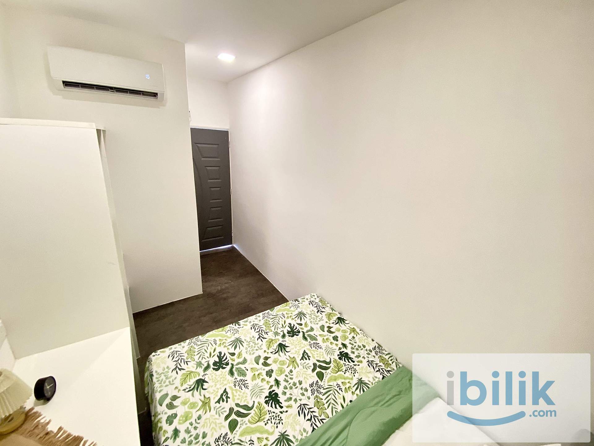 🤩Crazy deal 📌Seremban 🤩Fully Furnished Queen Bed Room attached with Washroom ✅Move-in Ready 🆓Free parking - Image 2