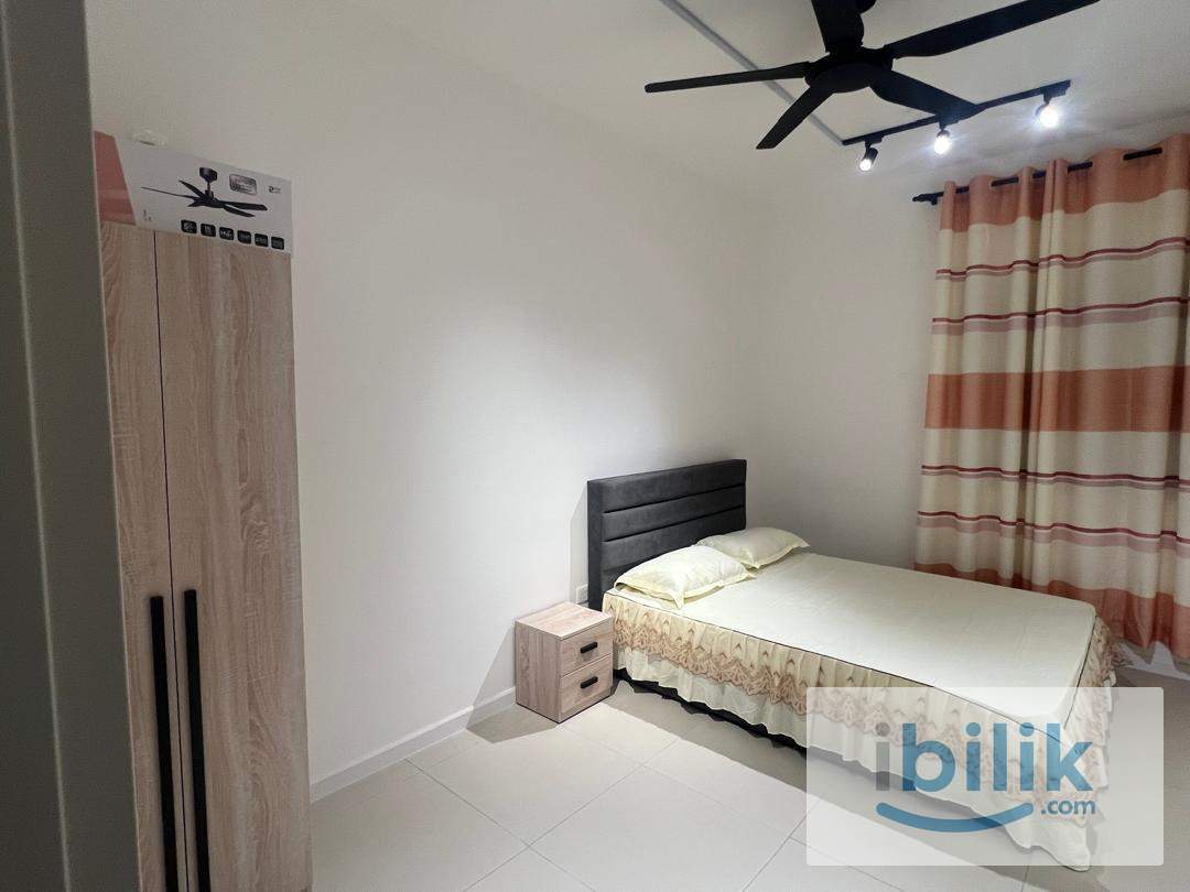 Middle Room - Image 2