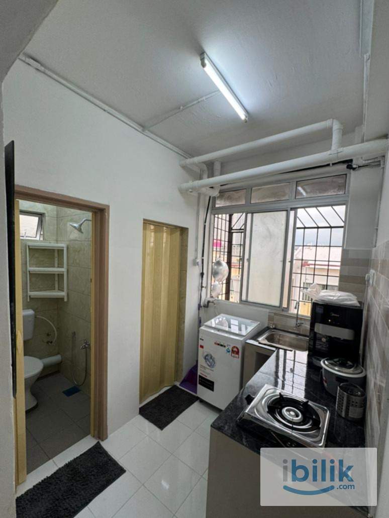 Medium Bedroom (Bilik 2 - 📍 Apartment Putra Ria Pinggiran Putra, Seri Kembangan) - Image 2