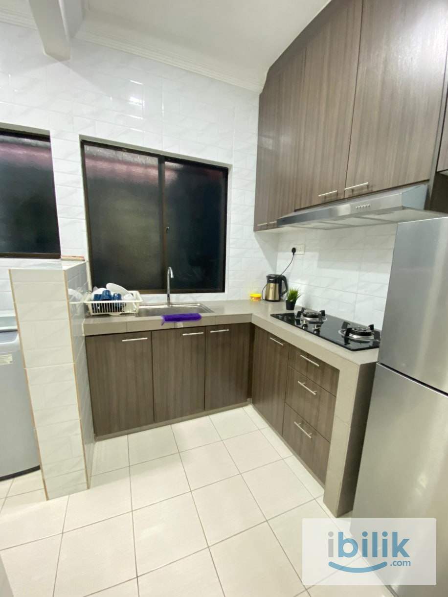 Medium Bedroom (Bilik 2 - Seri Mas, Seri Kembangan) - Image 2