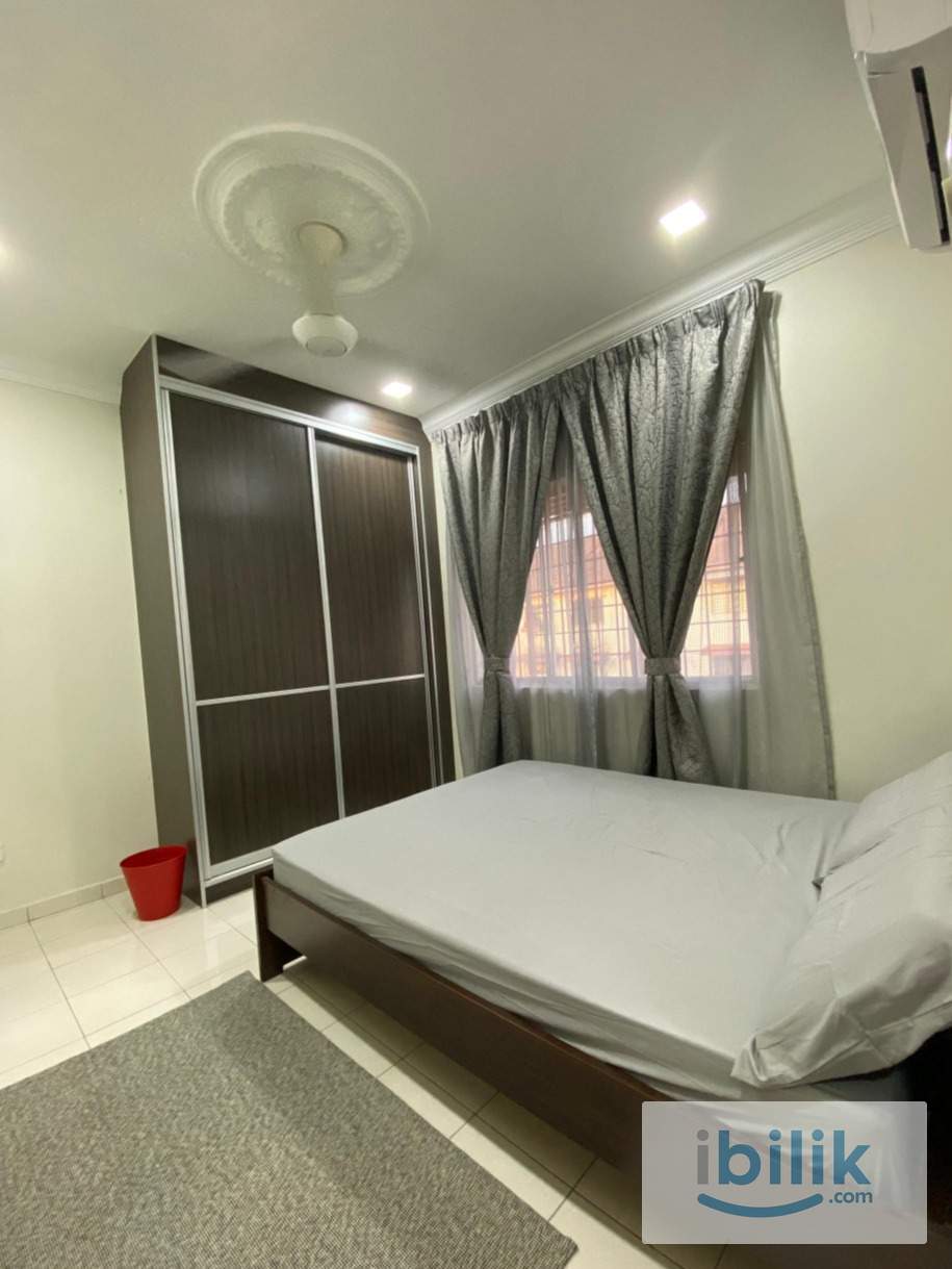 Medium Bedroom (Bilik 3 - 📍 Seri Mas, Seri Kembangan) - Image 1