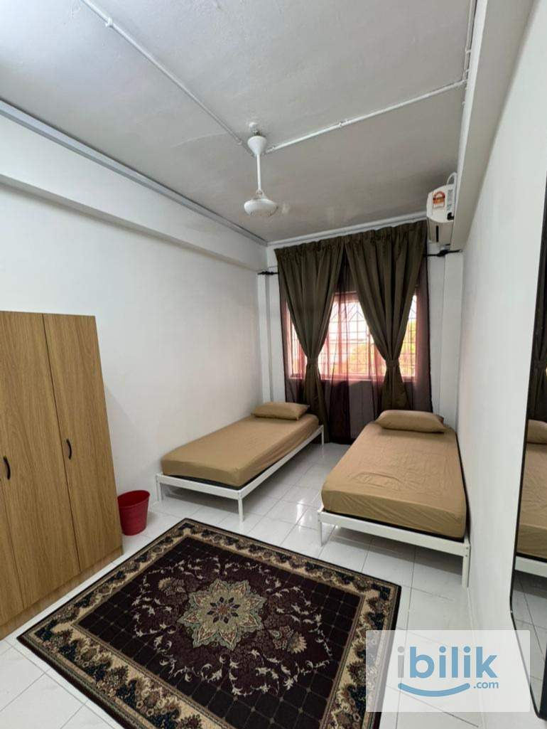 Medium Bedroom (Bilik 4 - 📍 Apartment Putra Ria Pinggiran Putra, Seri Kembangan) - Image 1