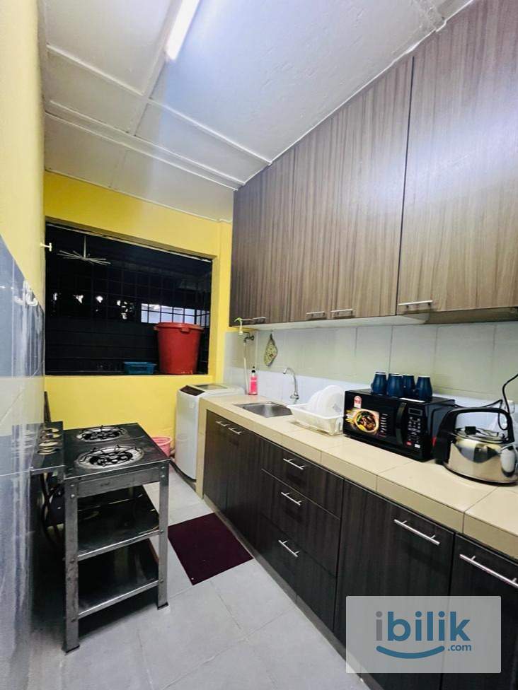 Medium Bedroom (Bilik 1- Bukit Angkasa) - Image 3