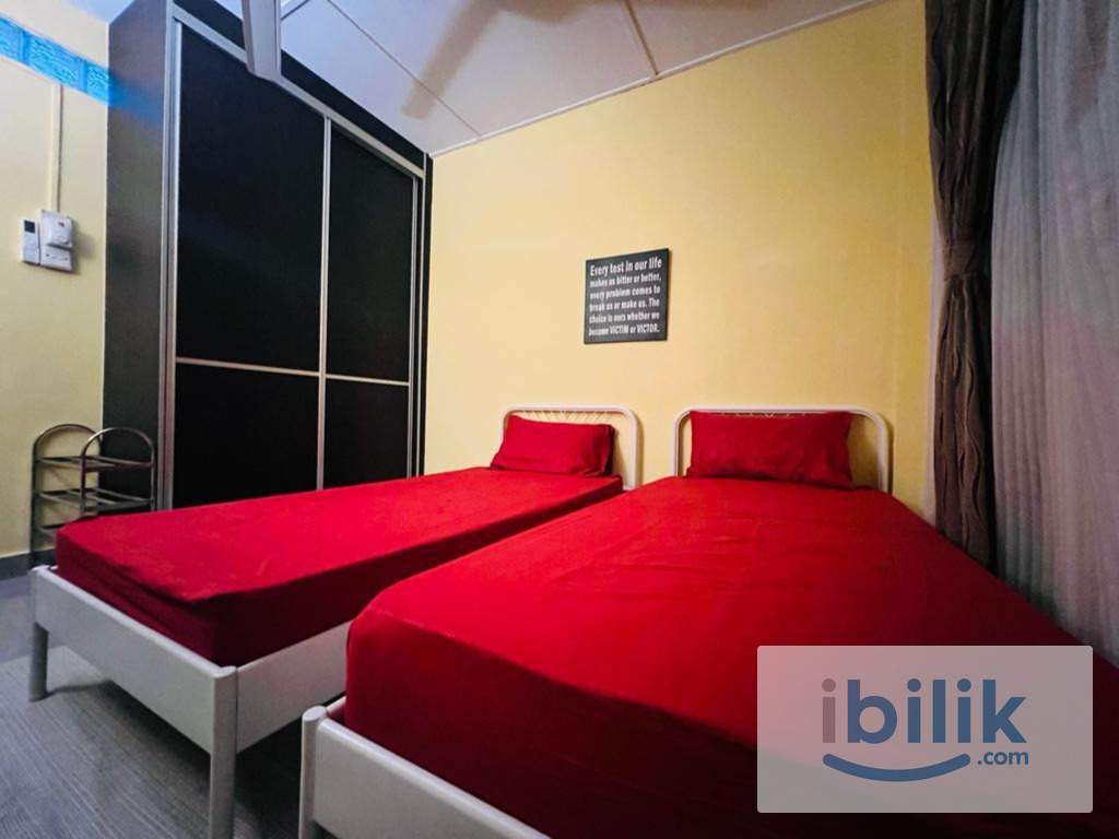 Medium Bedroom (Bilik 1- Bukit Angkasa) - Image 4