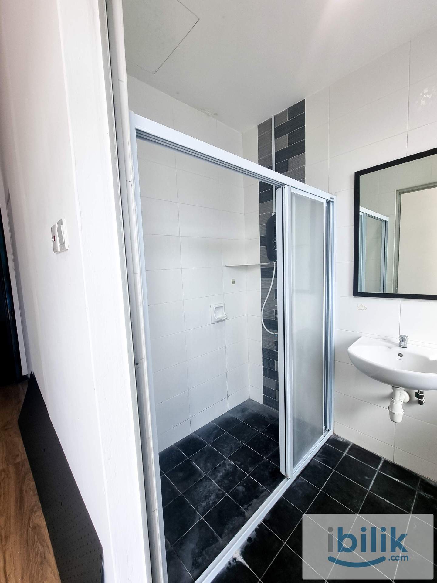 Single Room - Image 4