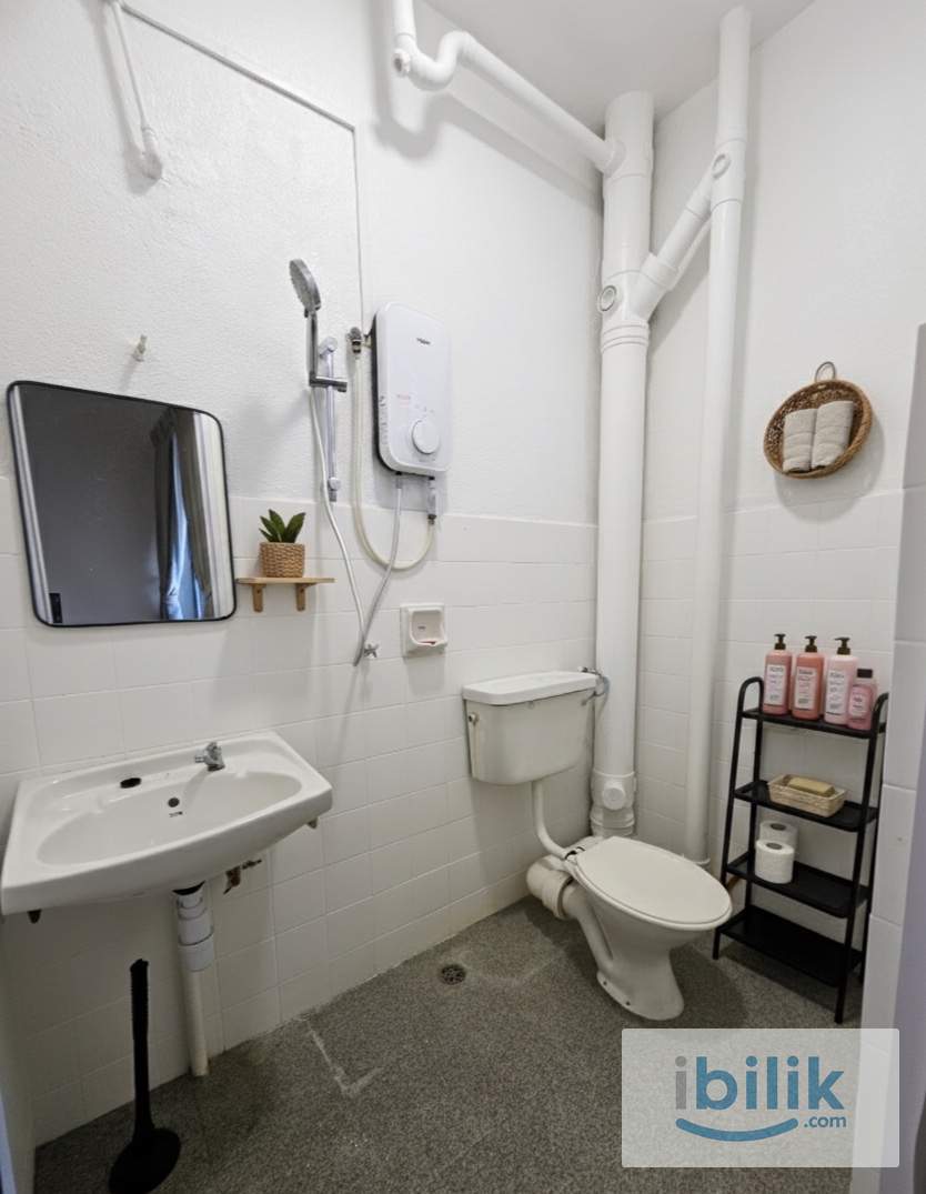 INTI & USM Fully Furnished MasterRoom For Rent Jambul View - Image 2